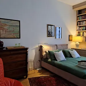 Couette-café Casa Mari - Free Secure Parking, Breakfast, Private Bathroom, Wifi, Garden, Aircon, 5 Min Walk To Metro And Train Station