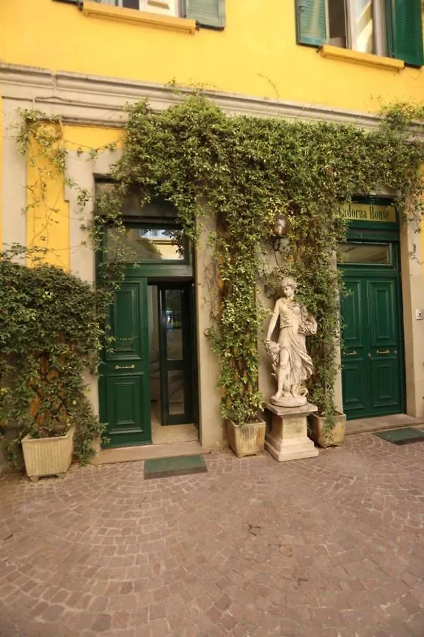 Imhome - Cadorna House Milano 2*,